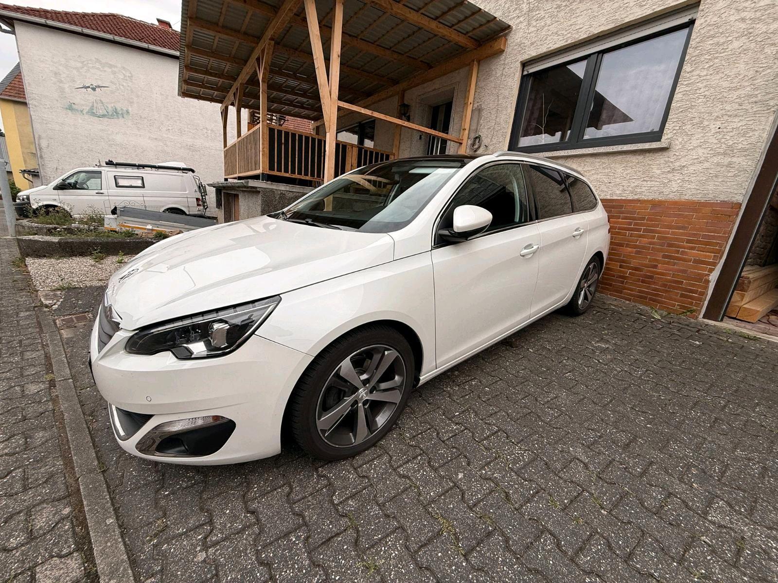 Peugeot 308 2015 — interior