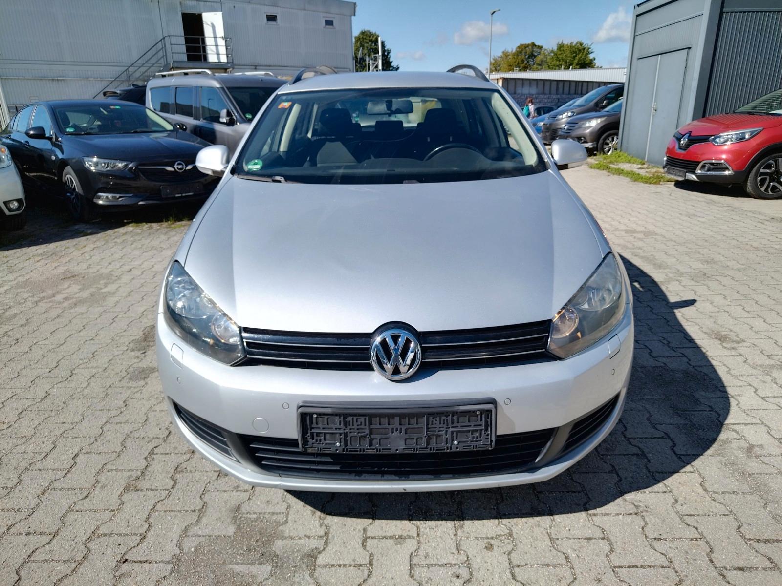 Volkswagen Golf 2011 — rear view