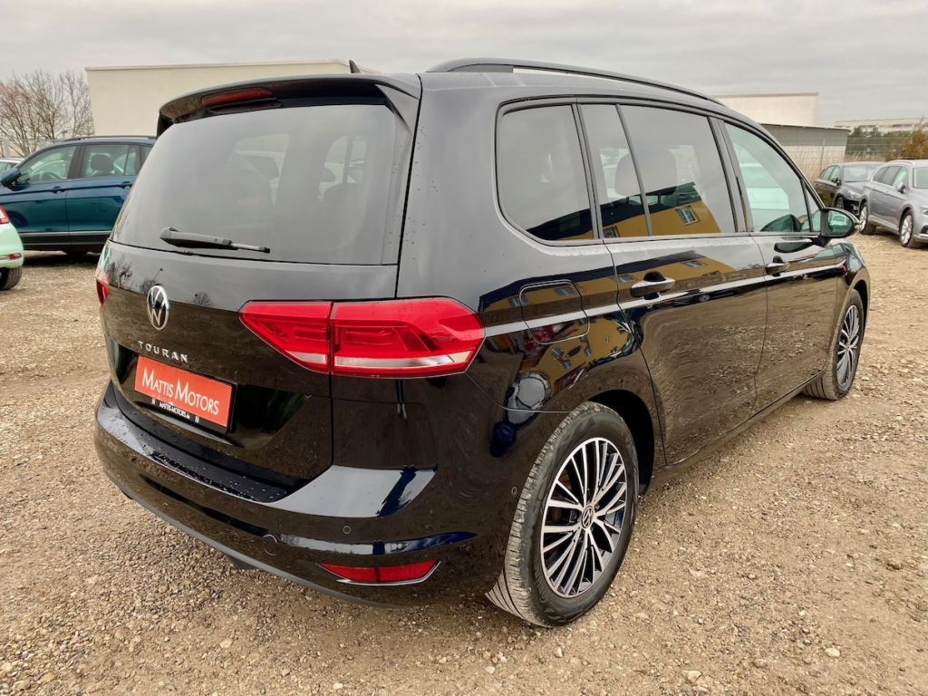 Fahrzeugabbildung Volkswagen Touran 1.5 TSI DSG 7-SITZER AAC AHK LED NAVI