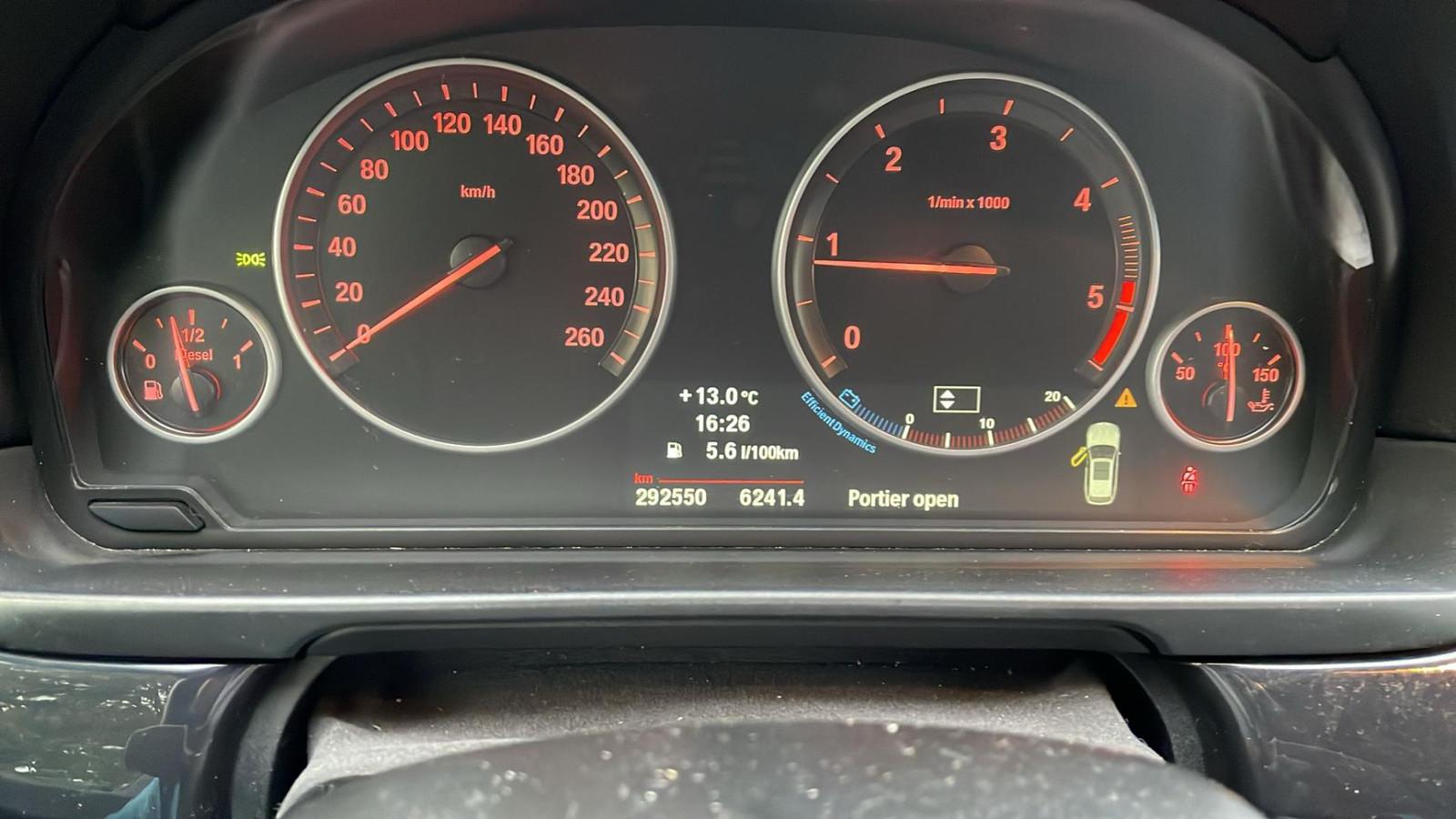 BMW 520 2011 — photo 12