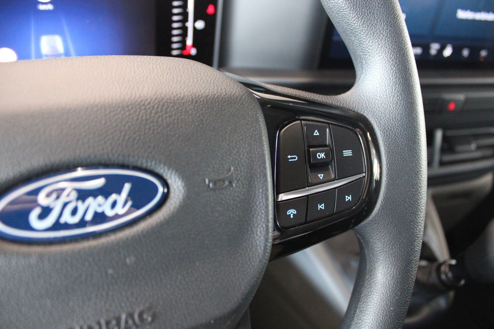 Fahrzeugabbildung Ford Transit Custom L1 TREND LED TechnologiePak2