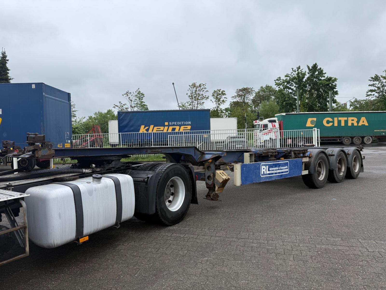 Andere M.u.V 3 Achser Auflieger Container