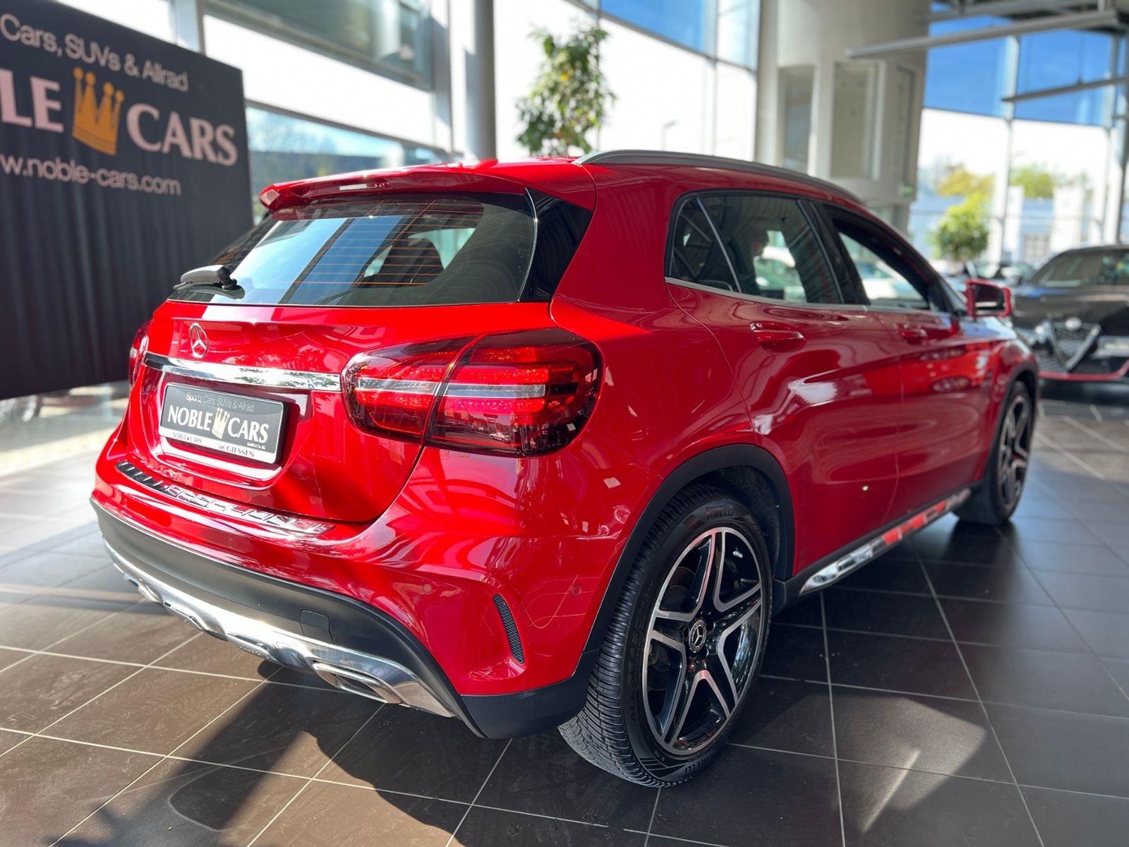 Fahrzeugabbildung Mercedes-Benz GLA 250 AMG Line STNDHZ 360° LED NAV SHZ 19"