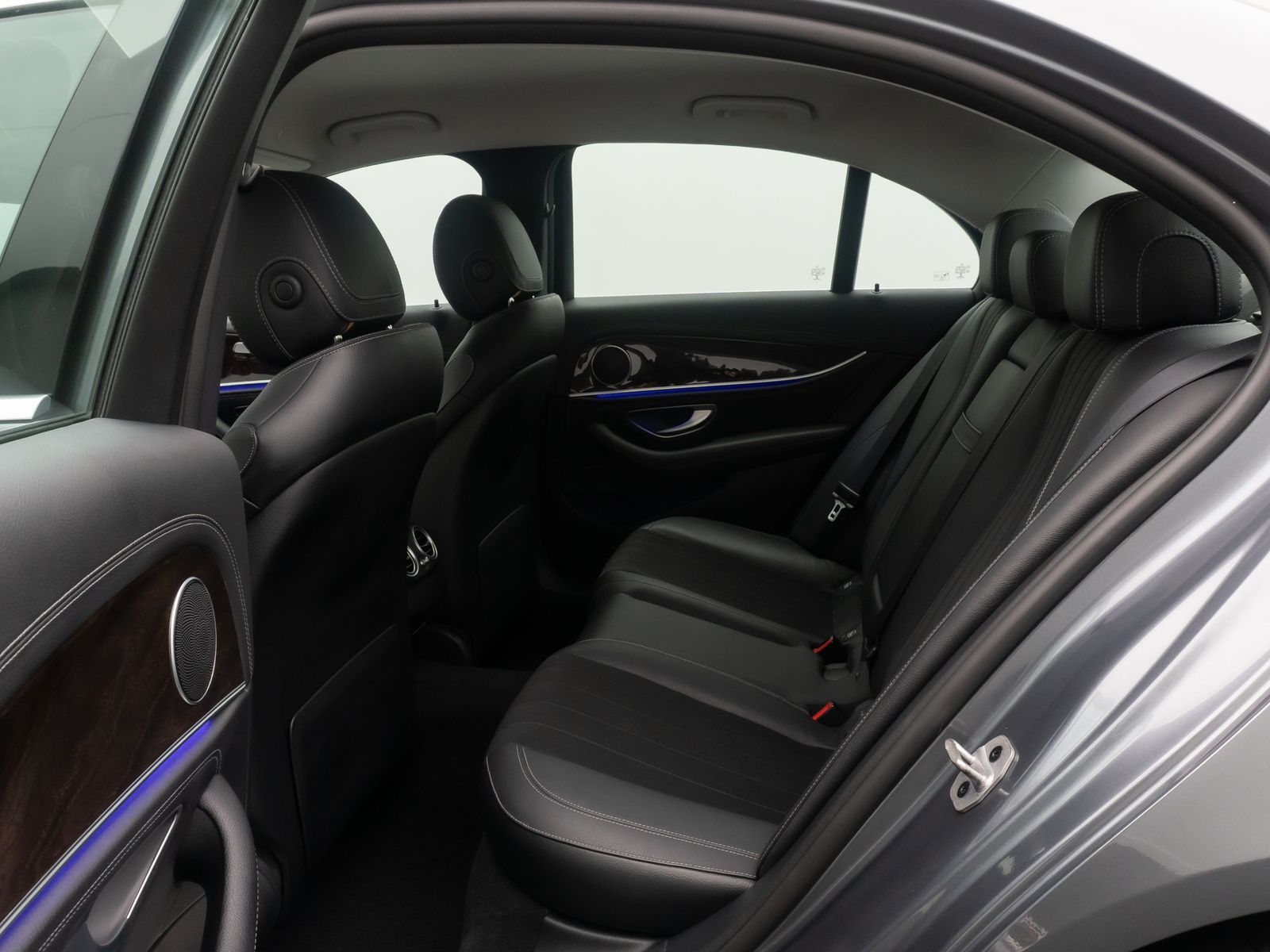 Fahrzeugabbildung Mercedes-Benz E 300 de Widscreen 360&deg; DAB AHK FahrAss HiFi 18"