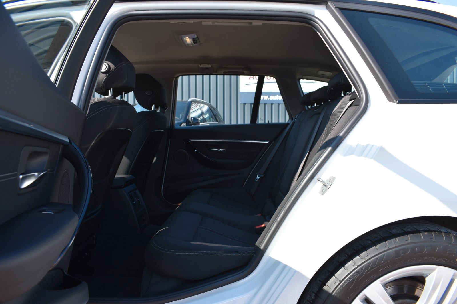 Fahrzeugabbildung BMW 320 d Touring Sport Line Automatik AHK