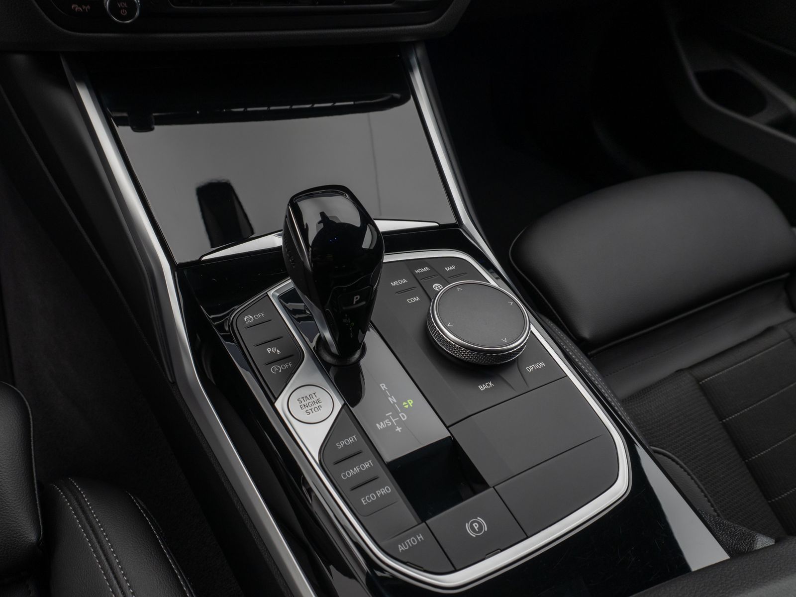 Fahrzeugabbildung BMW 330i Sport Line Kamera Lenkhz HiFi Komfort Alarm
