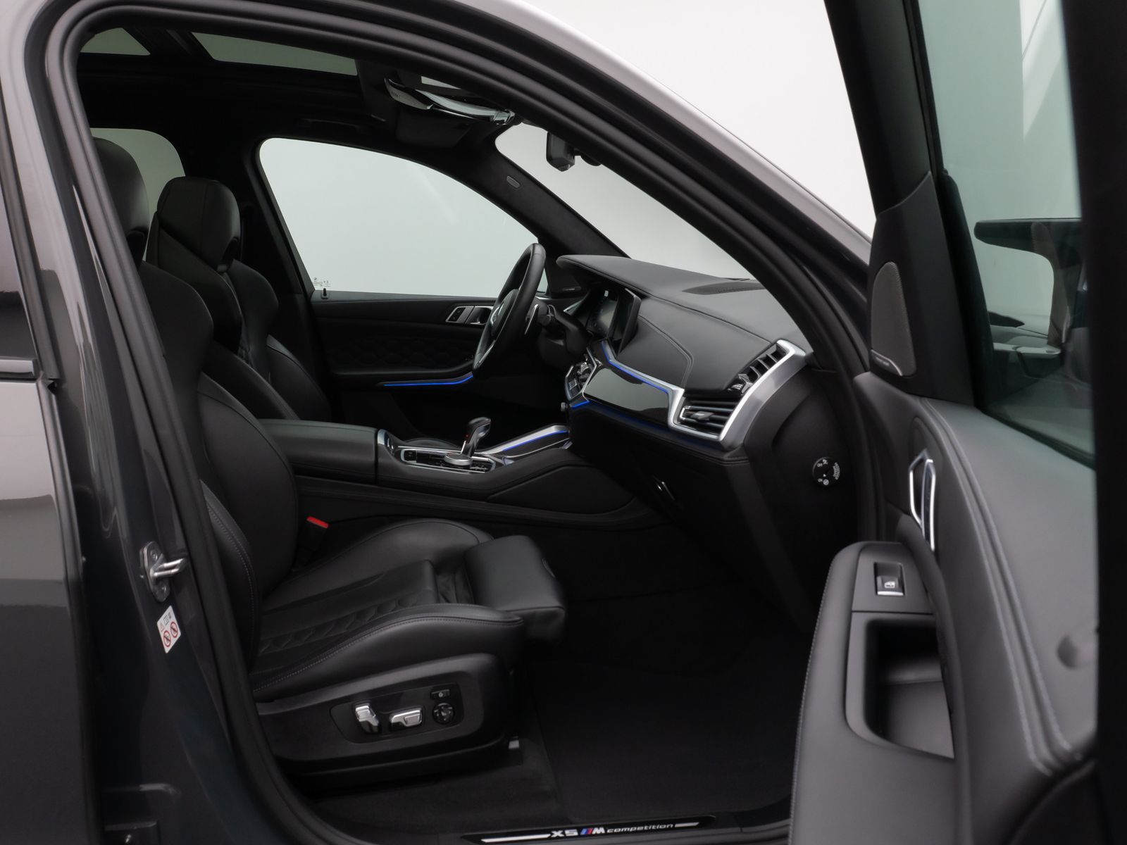 Fahrzeugabbildung BMW X5 M Competition Panorama Laser 360°DAB DisplKey