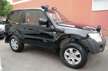 Fahrzeugabbildung Mitsubishi Pajero 3.2 DI-D Rallyeumbau mit Überrollkäfig