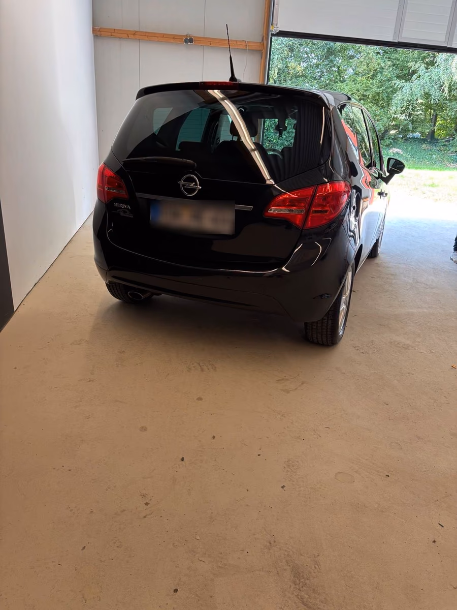 Opel Meriva 2015 — rear view
