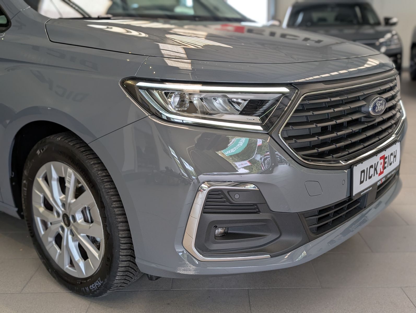 Fahrzeugabbildung Ford Tourneo Connect L2 Titanium 7-Sitze Bi-LED Cam A