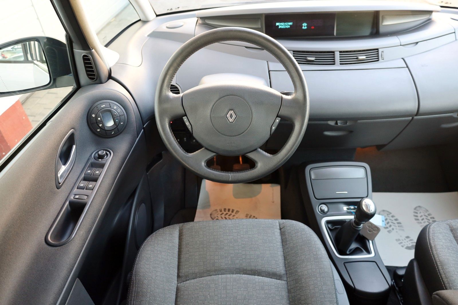 Fahrzeugabbildung Renault Espace IV Navitech Navi,PDC,8 fach bereift