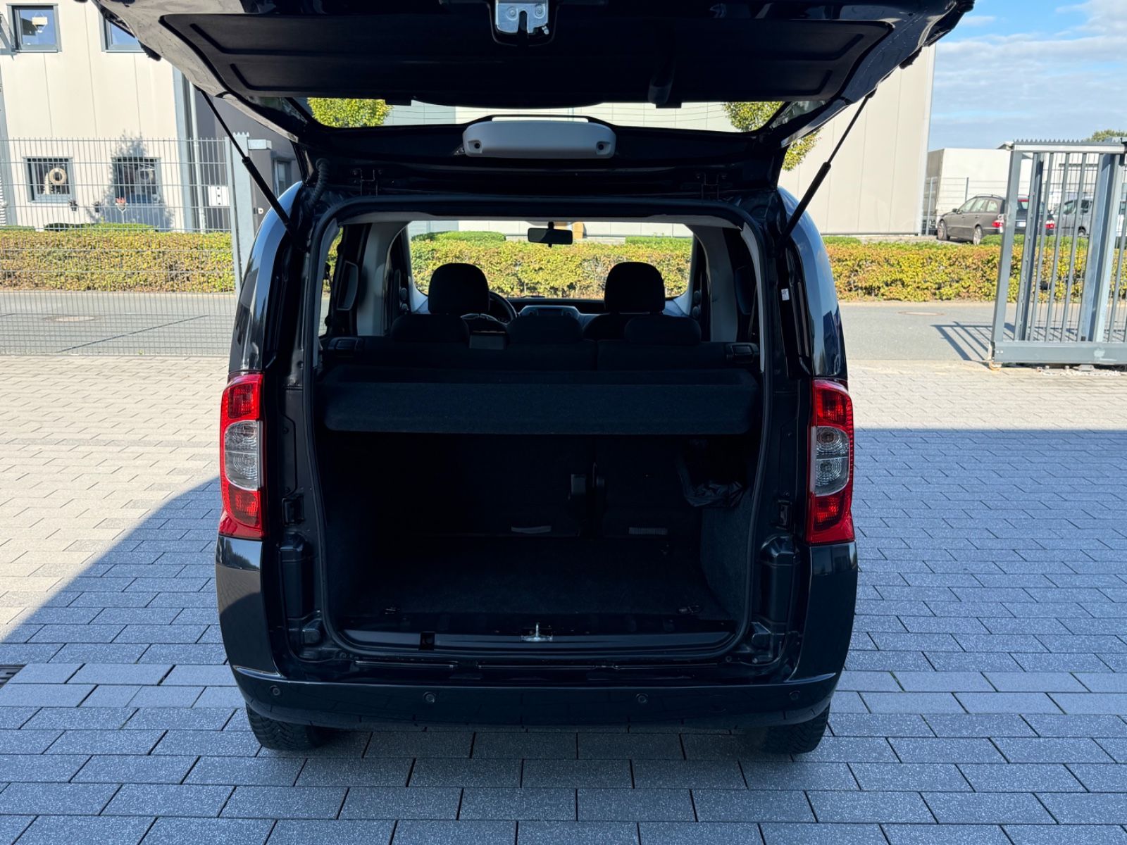 Fahrzeugabbildung Fiat Qubo Lounge KLIMAANLAGE SITZHEIZUNG PDC