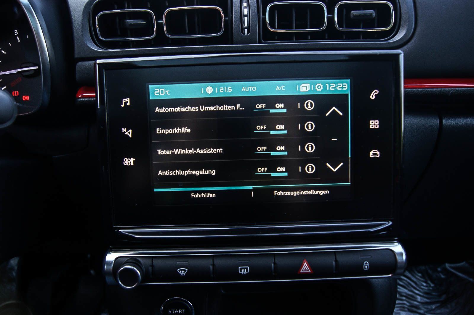 Fahrzeugabbildung Citroën C3 Shine 1.2 VTi PANORAMA KAMERA DASHCAM KEYLESS