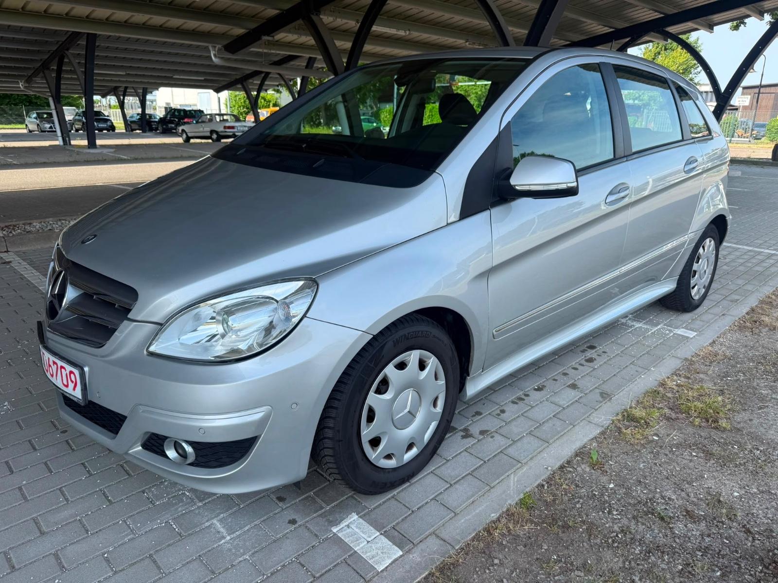 Mercedes-Benz B180 AUTOMATIK AHK TÜV 01/2027