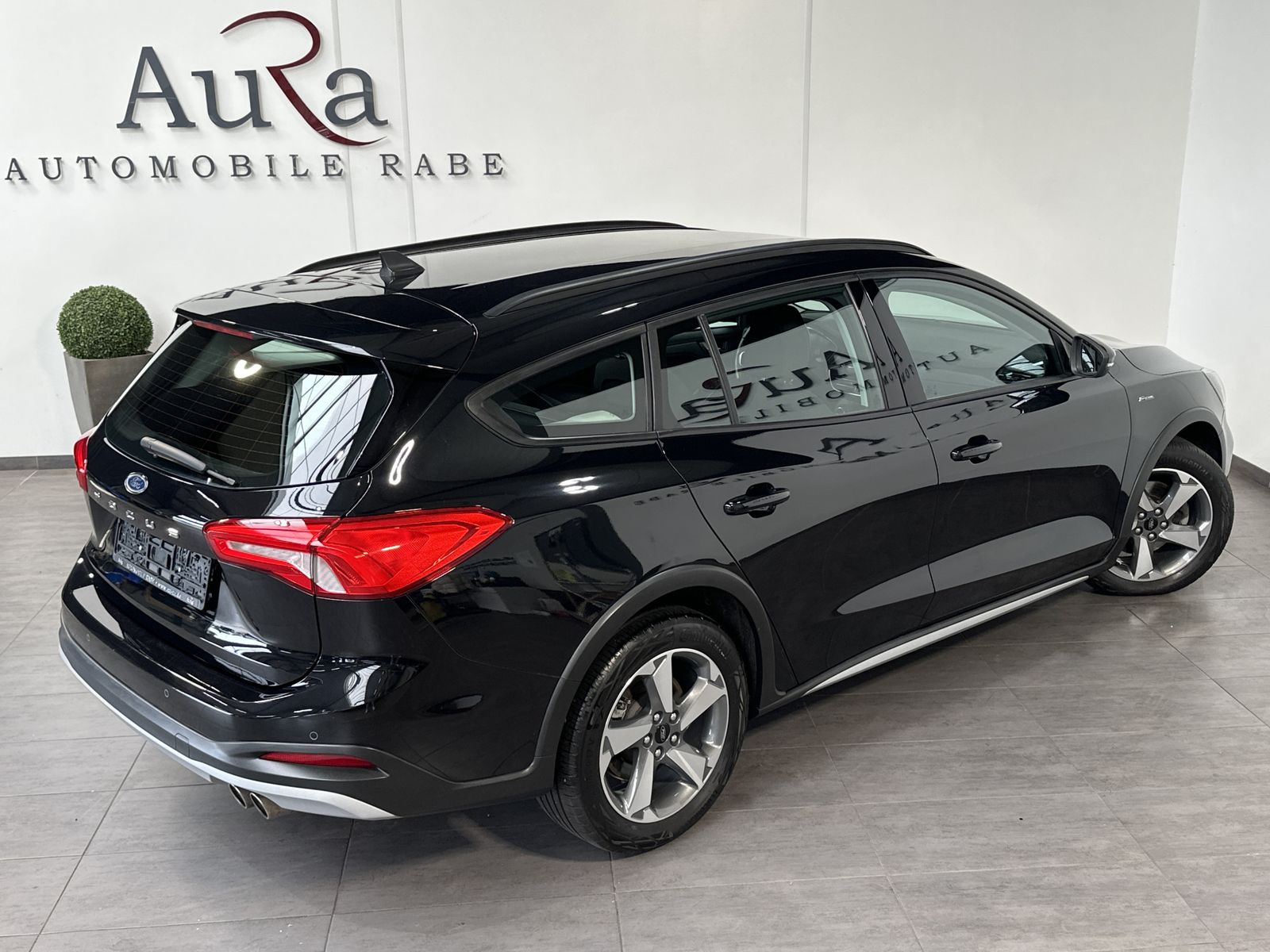Fahrzeugabbildung Ford Focus Turnier 2.0 EB Aut. Active NAV+LED+KAM+ACC
