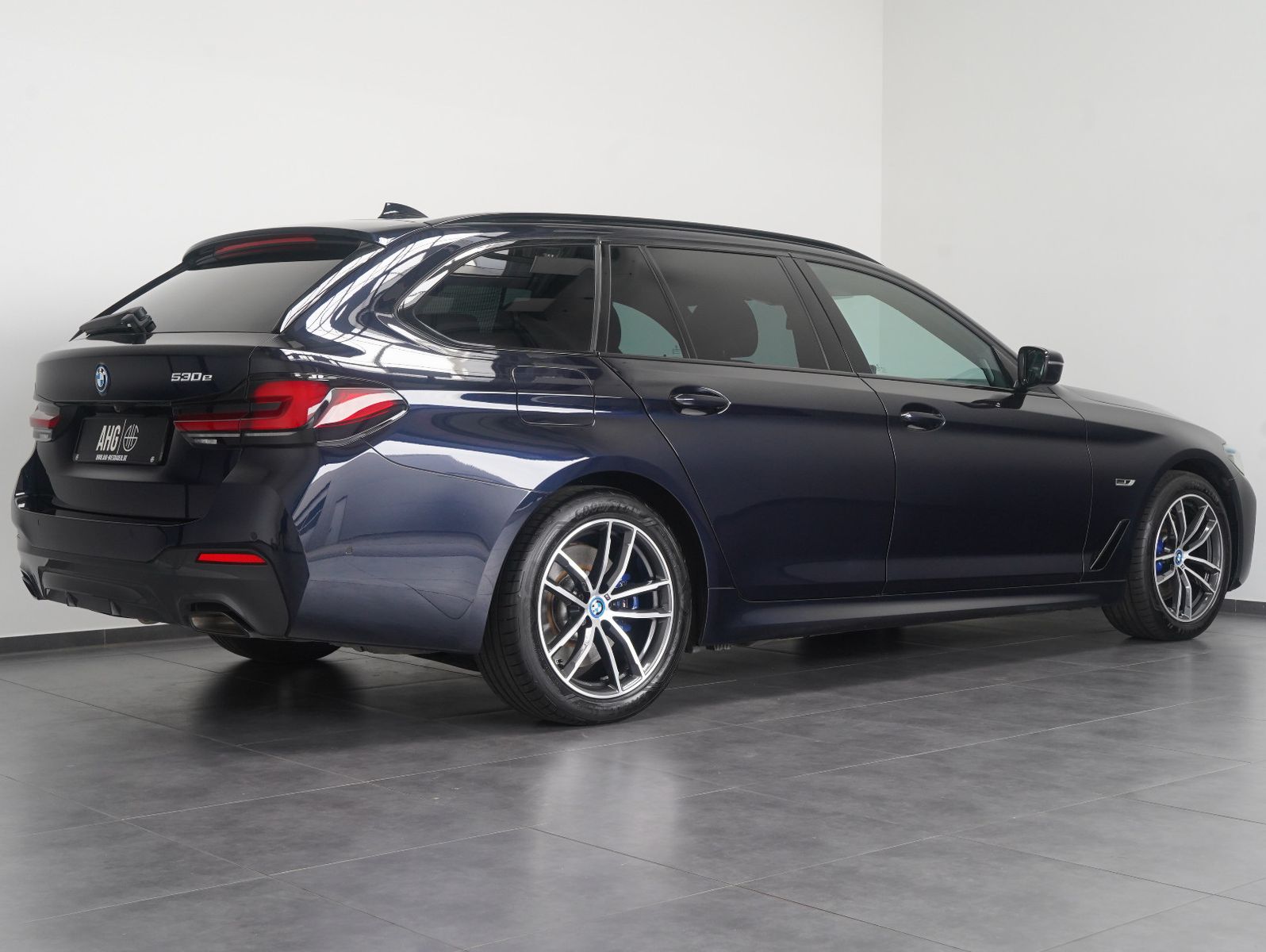 Fahrzeugabbildung BMW 530 e Touring M Sport SHADOW/HEAD-UP/LASER/AHK