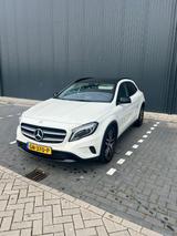 Mercedes-Benz GLA 180 - pano / navi / cruise / automatic - : Automatic