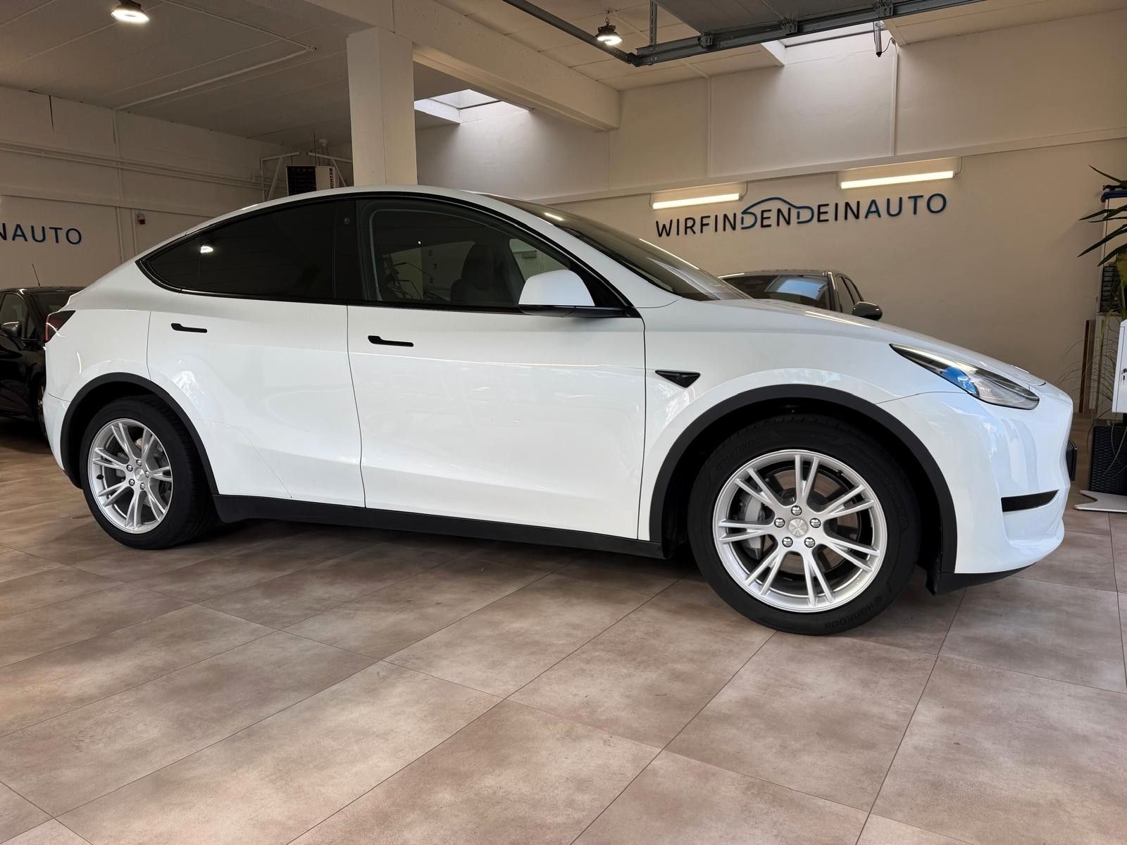 Tesla Model Y RWD Premium Matrix LFP Autop. Zertifikat foto 3