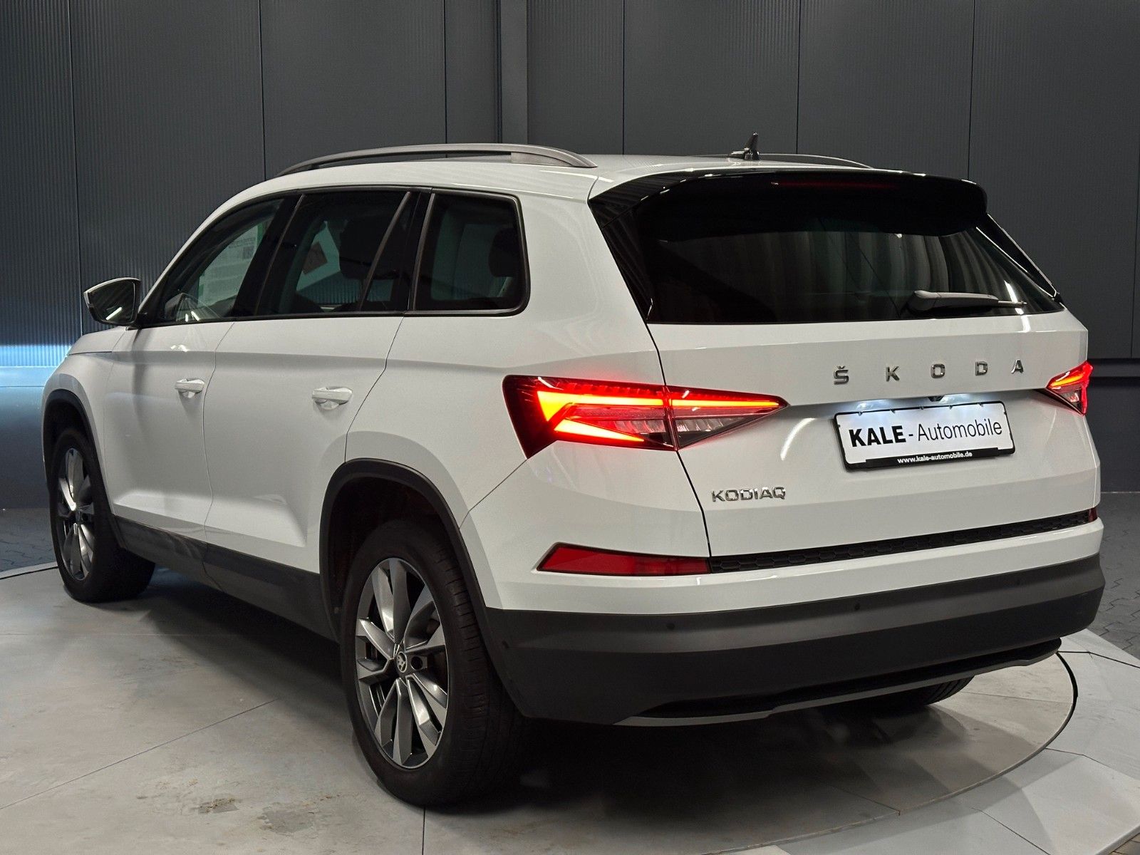 Skoda Kodiaq 2.0 TDI DSG Tour *19Zoll*AHK*Standhzg*KAM foto 3
