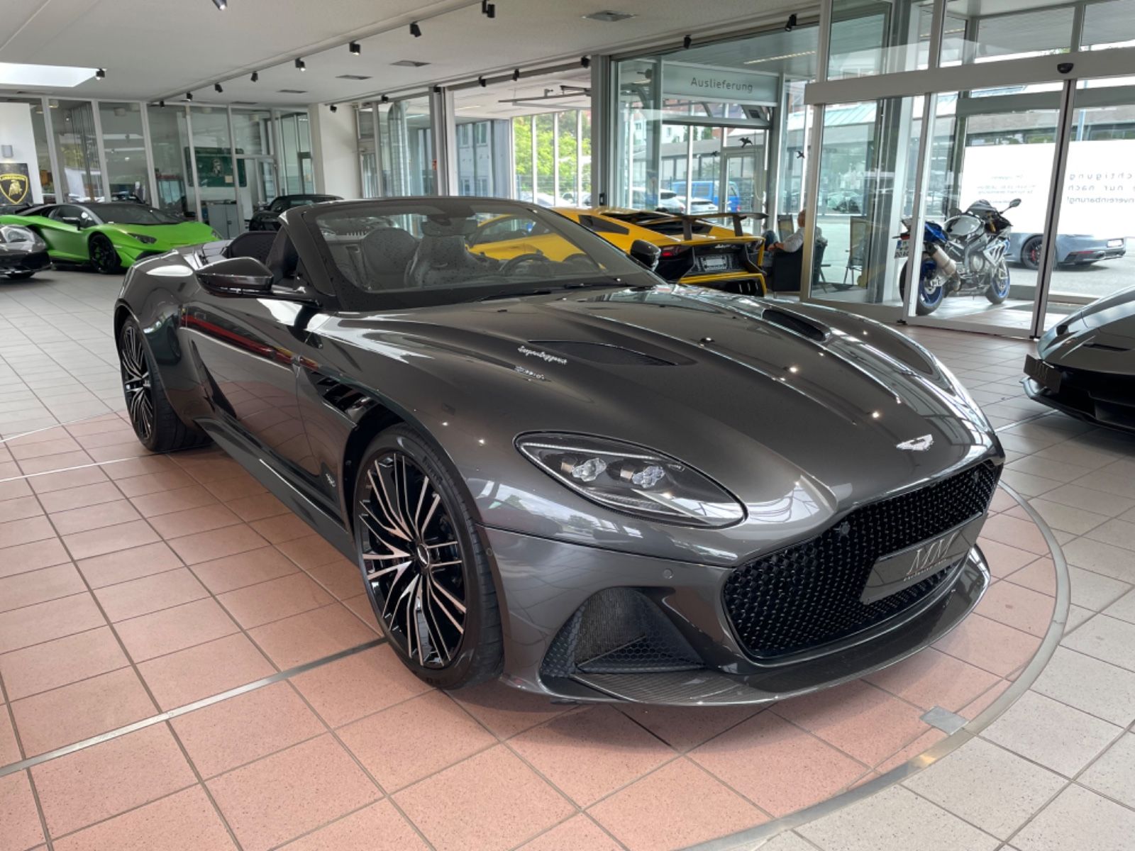 ASTON MARTIN DBS