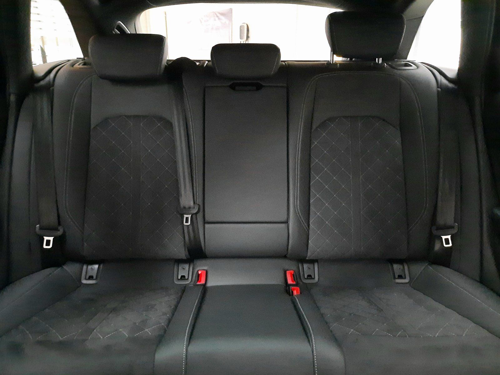 Fahrzeugabbildung Audi A4 Avant S-Line TDI Quattro *Standhzg*AHK*Panod*