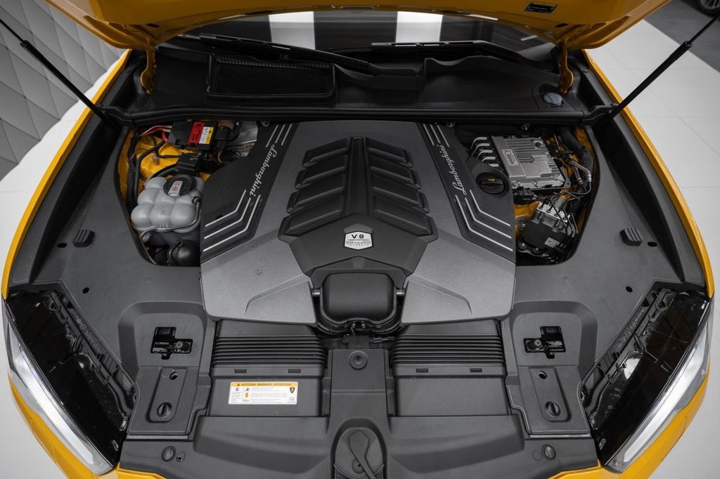 Urus 4.0 V8 S YELLOW/BLACK YELLOW PANO B&O - Bild 30