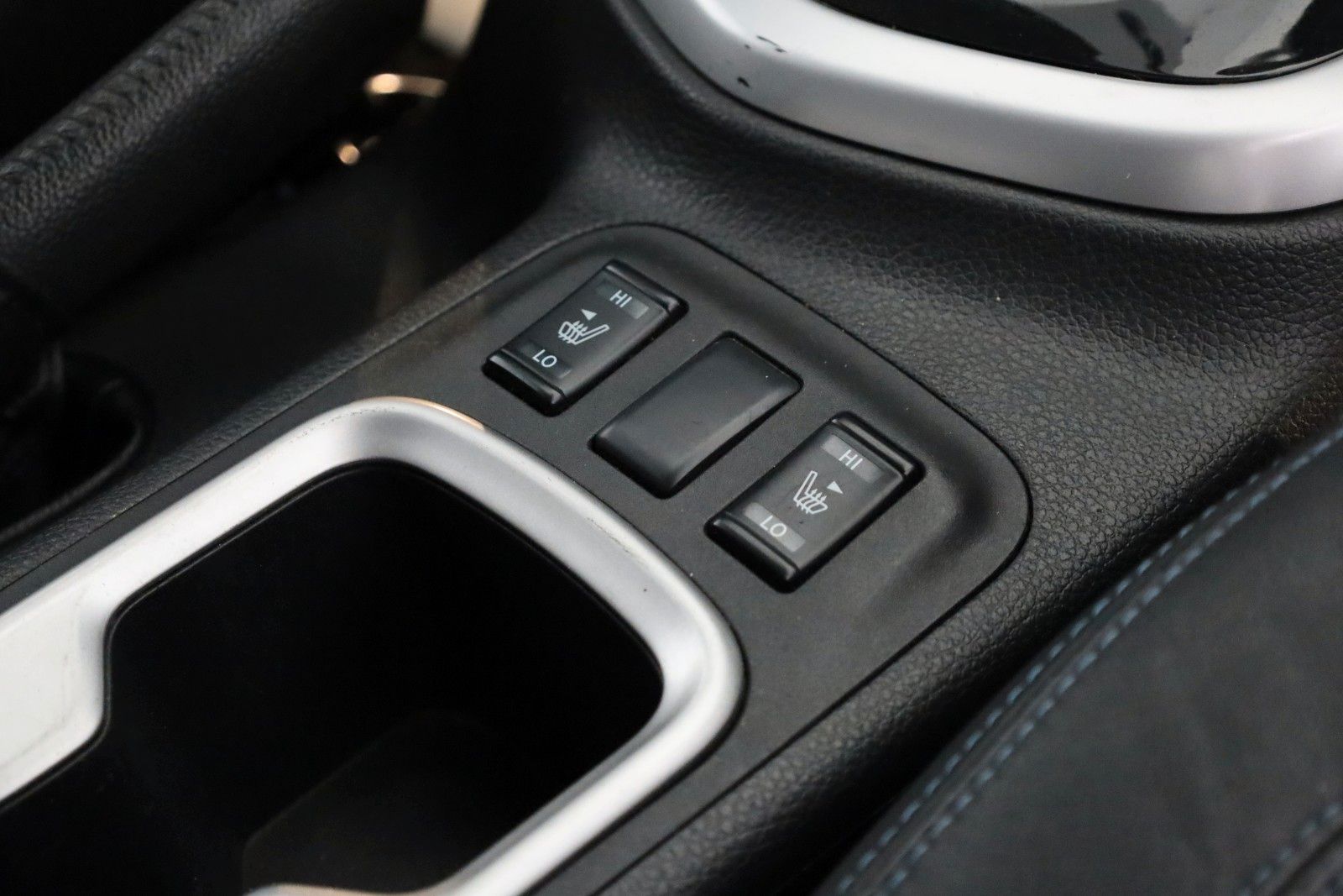 Fahrzeugabbildung Nissan Navara N-Guard DoCa 4x4 Leder,Navi,LED,SH,SD,360