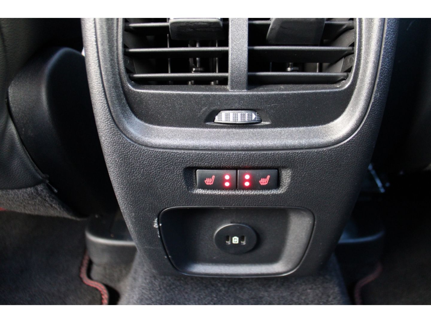 Fahrzeugabbildung Ford Kuga ST-Line X LED AHK Navi GJR Pano  RFK VZE TW