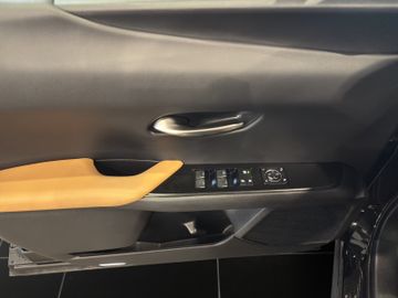 Lexus UX - 12