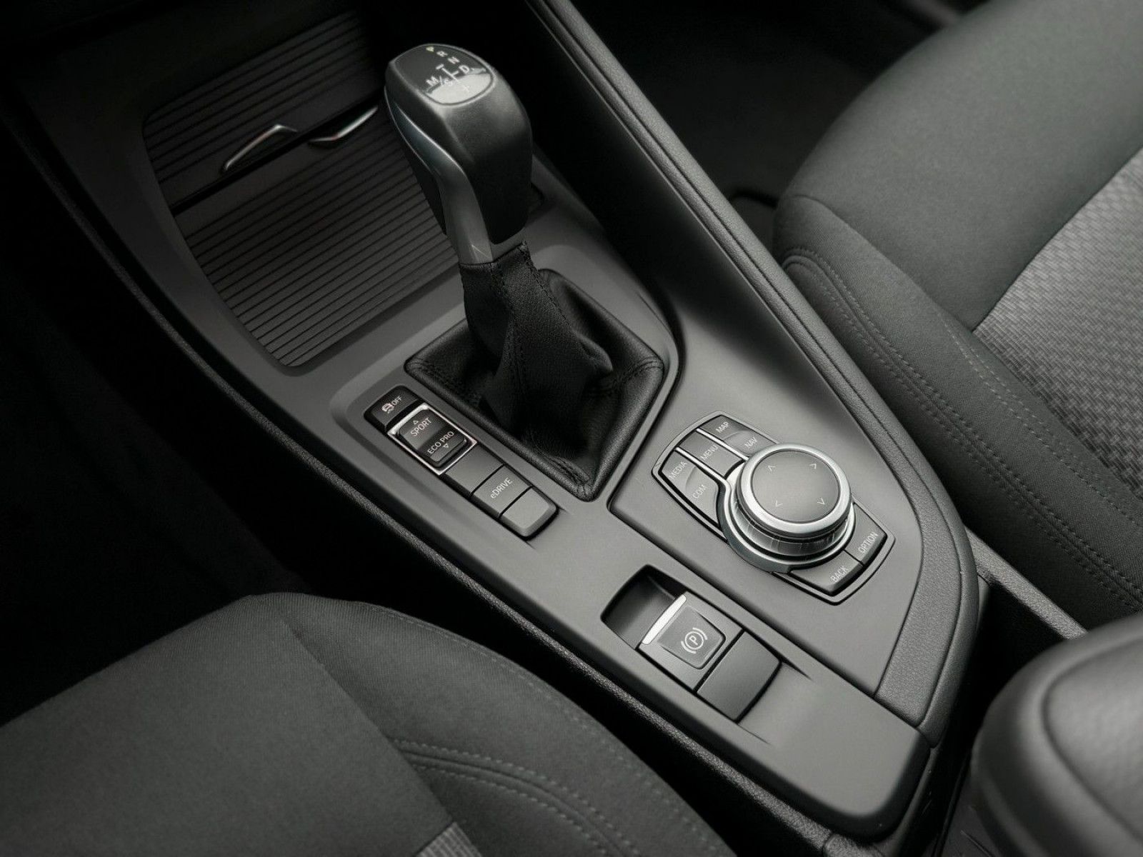Fahrzeugabbildung BMW X1 xD25e DAB Navi Lordos PDC Geschwindigkeitsreg