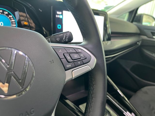 Fahrzeugabbildung Volkswagen Golf Variant 1.5 eTSI DSG STYLE NAVI IQ.LIGHT AH