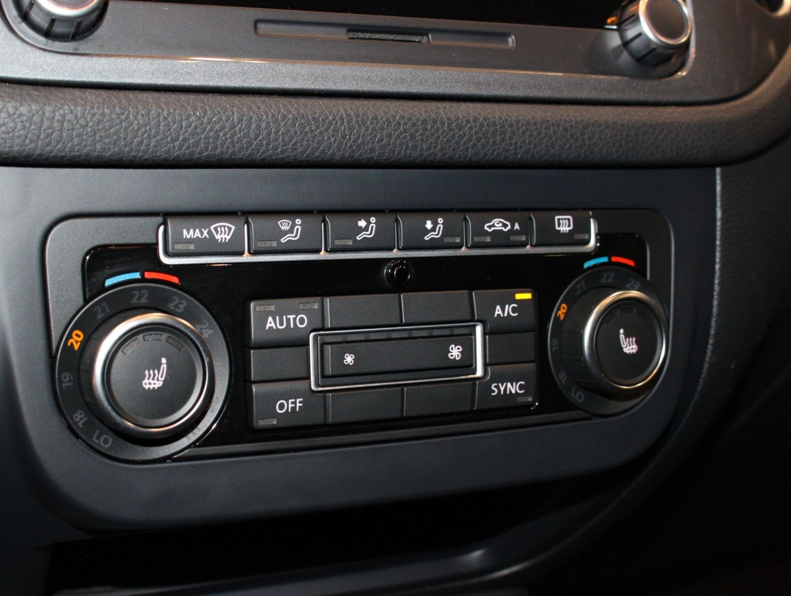 Fahrzeugabbildung Volkswagen Tiguan Sport & Style BMT 4Motion R Line*TOP