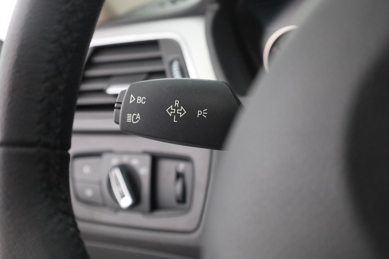 BMW 320i Touring Advantage LED Navi Schiebedach AHK
