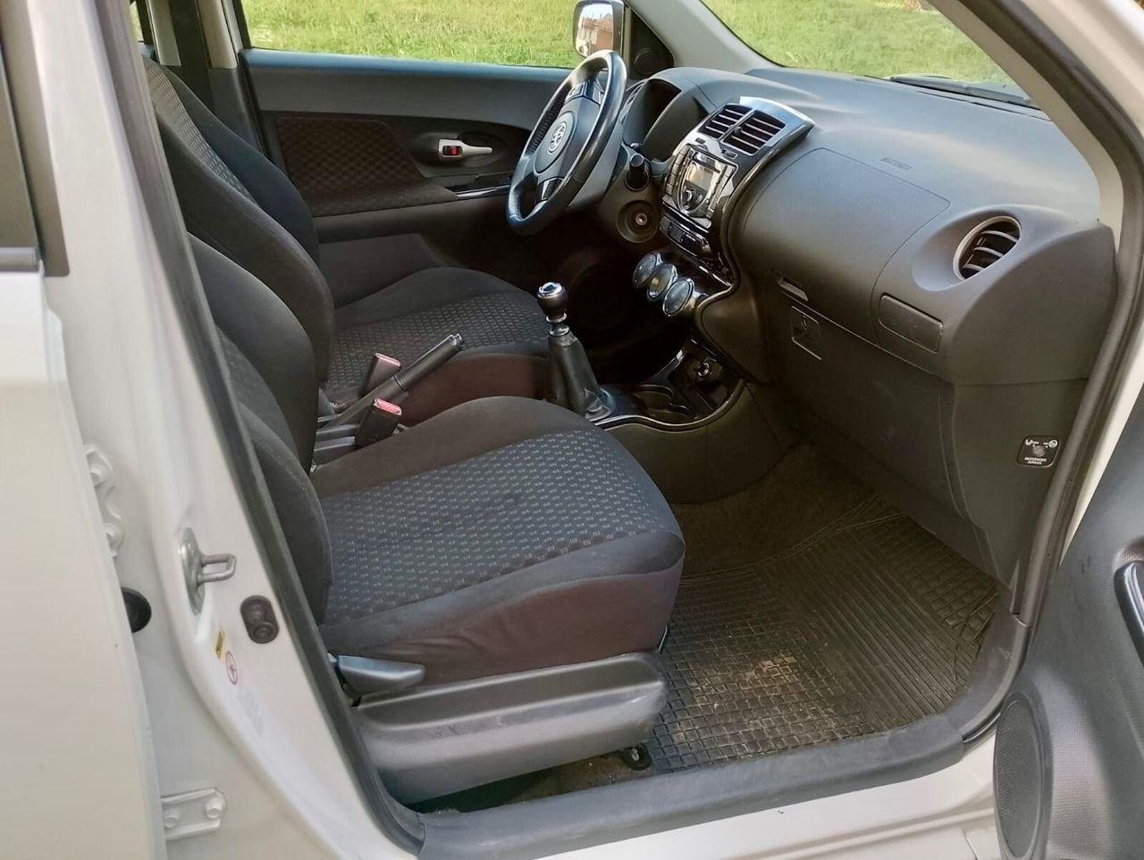 Toyota Urban Cruiser 2011 — photo 7