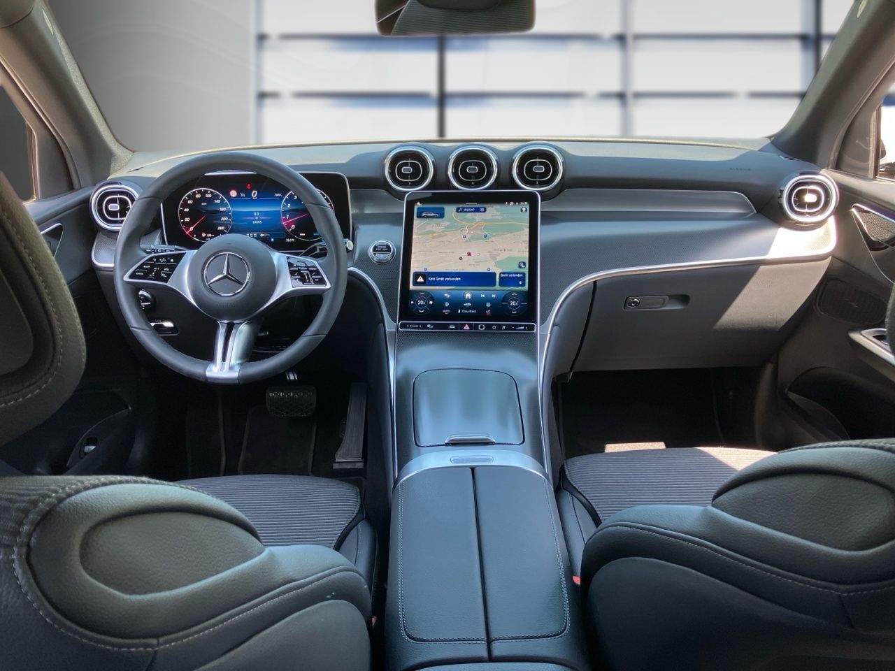 Fahrzeugabbildung Mercedes-Benz GLC 200 4M AVANTGARDE+AHK+CARPL+LED+EL.HECKK+SHZ