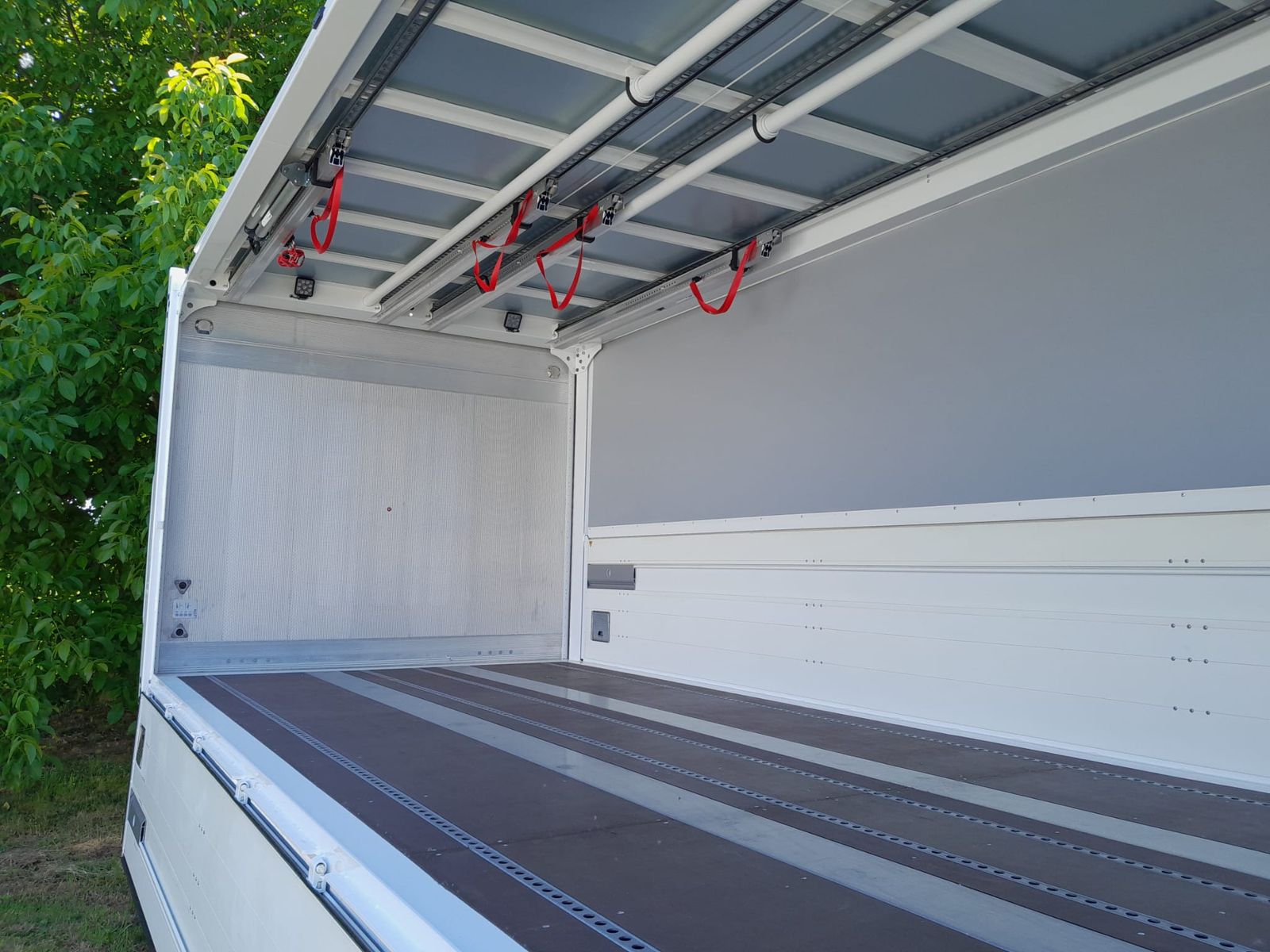 Fahrzeugabbildung DAF FA XB 290 16t Swing-Board-Aufbau