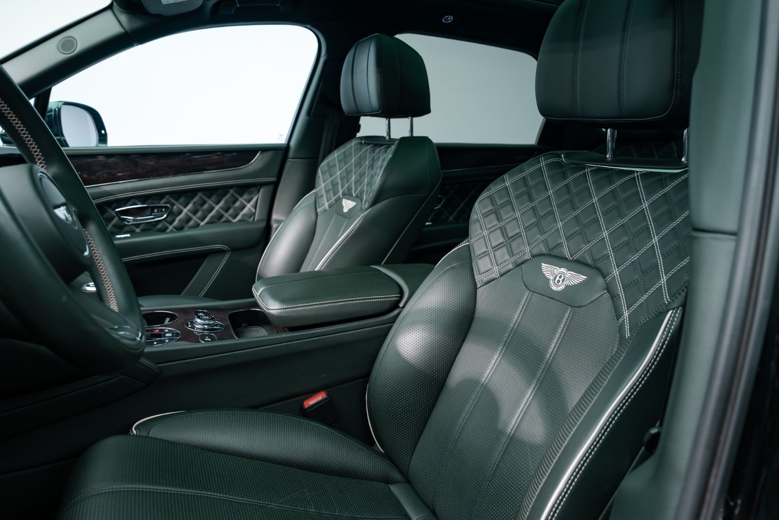 Fahrzeugabbildung Bentley Bentayga V8 FIRST EDITION/NAIM/TOURING SPEC