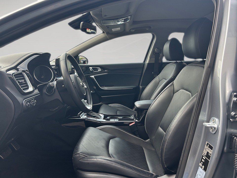 Fahrzeugabbildung Kia Ceed 1.4T 140PS A/T Platinum Edition Kleinwagen