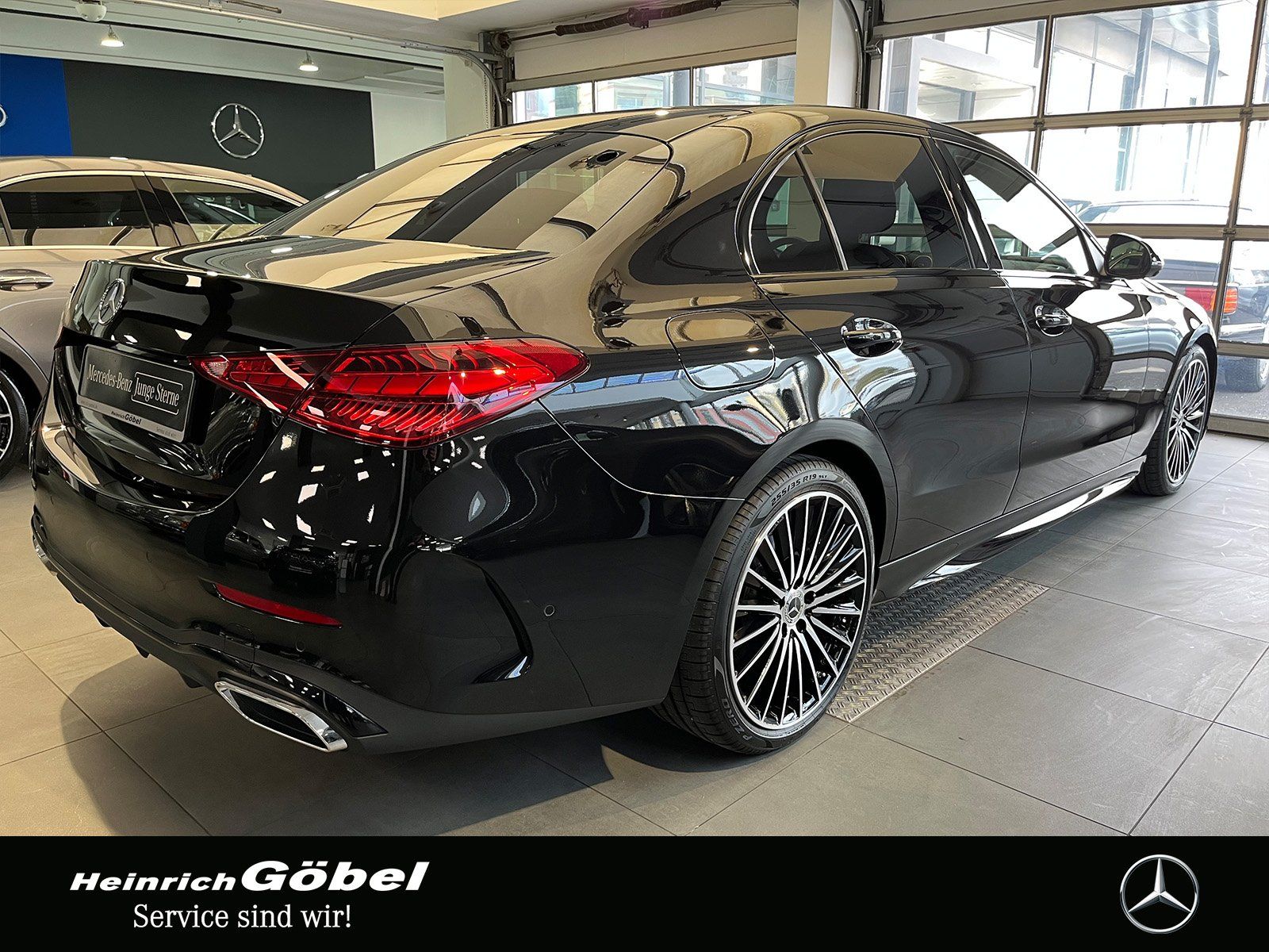 Fahrzeugabbildung Mercedes-Benz C 220 d AMG+DIGITAL.L+AHK+NIGHT+360°+MEMORY+SMI