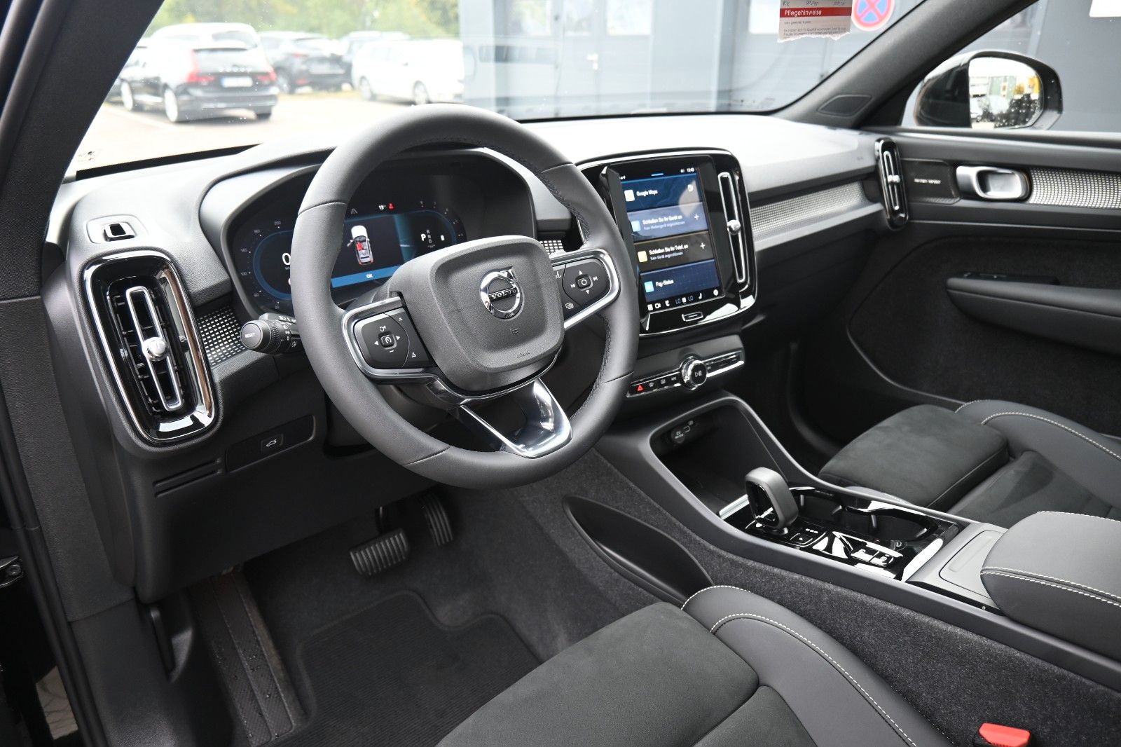 Fahrzeugabbildung Volvo XC40 B4 Ultimate Dark*PANO*STHZ*H&K*360*20"