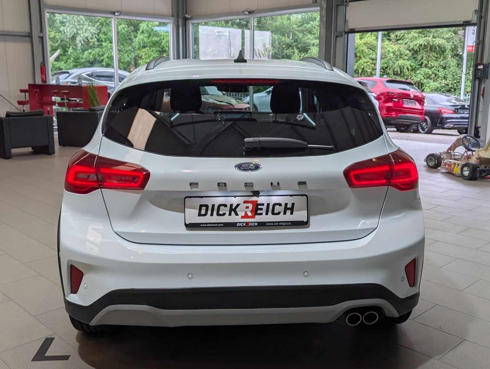 Fahrzeugabbildung Ford Focus Limo EB Active SHz LED Navi ACC Kamera 17"