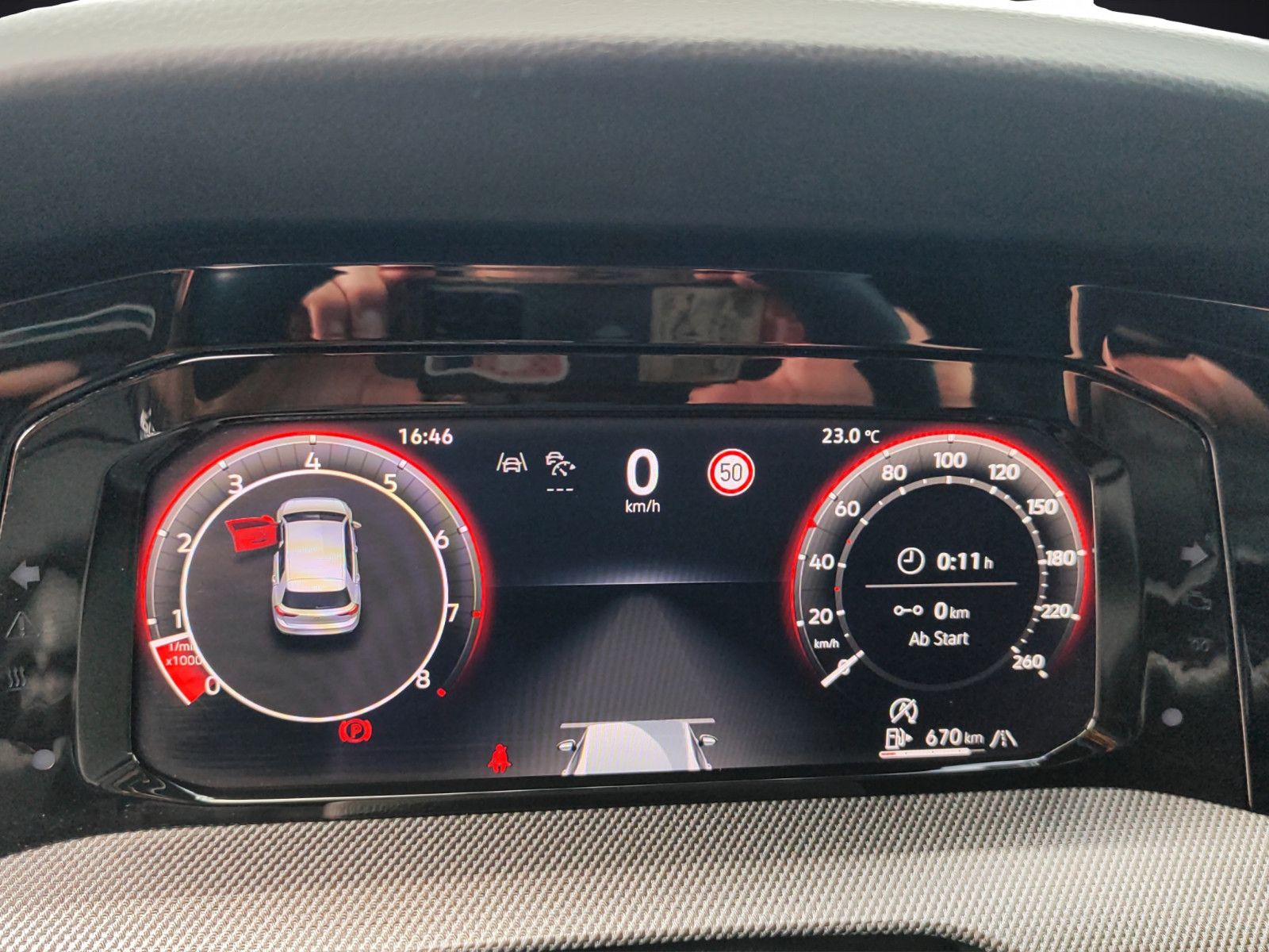 Fahrzeugabbildung Volkswagen Golf VIII Lim. 1.5 TSI  R-Line *Cam*Ambiente*LED
