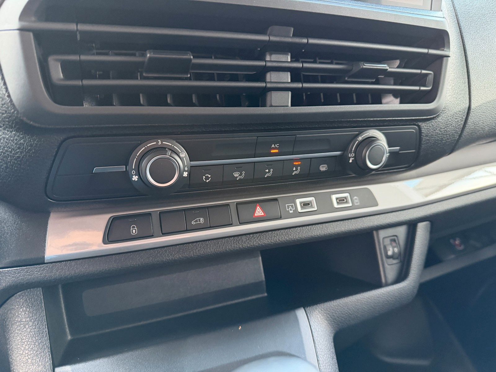 Fahrzeugabbildung Opel Vivaro Kasten 1.5 D (L2) Basis M Kamera,LED,PDC