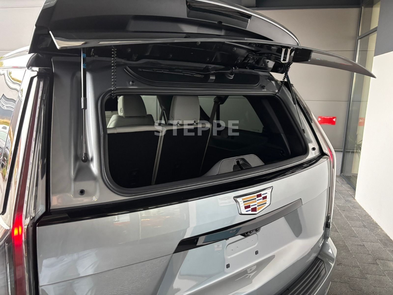 Cadillac Escalade FACELIFT MY26 6.2 V8 ESV Sport Platinum