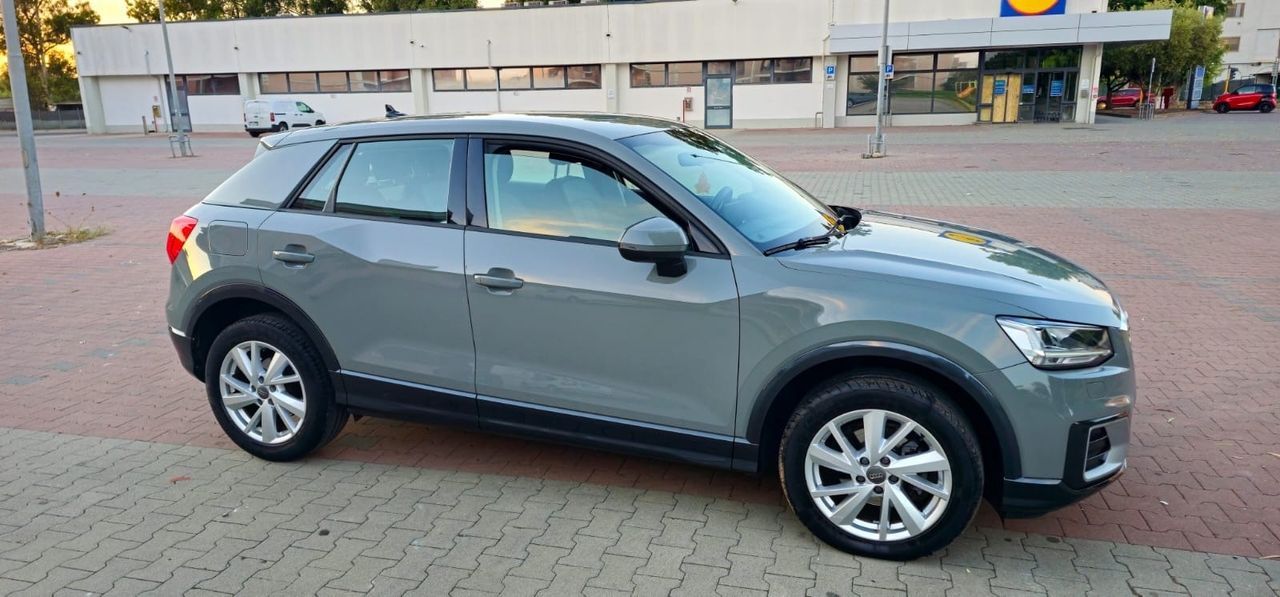 Audi Q2 30 TDI S tronic Identity Black imagem 2