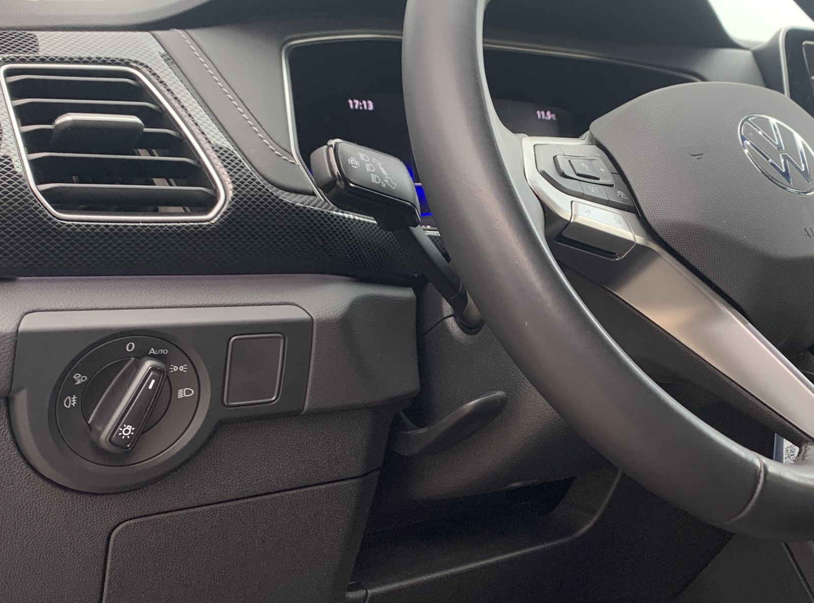 Fahrzeugabbildung Volkswagen T-Cross 1.5 TSI*R-Line*IQ.LIGHT*AHK*Cam*Digital*