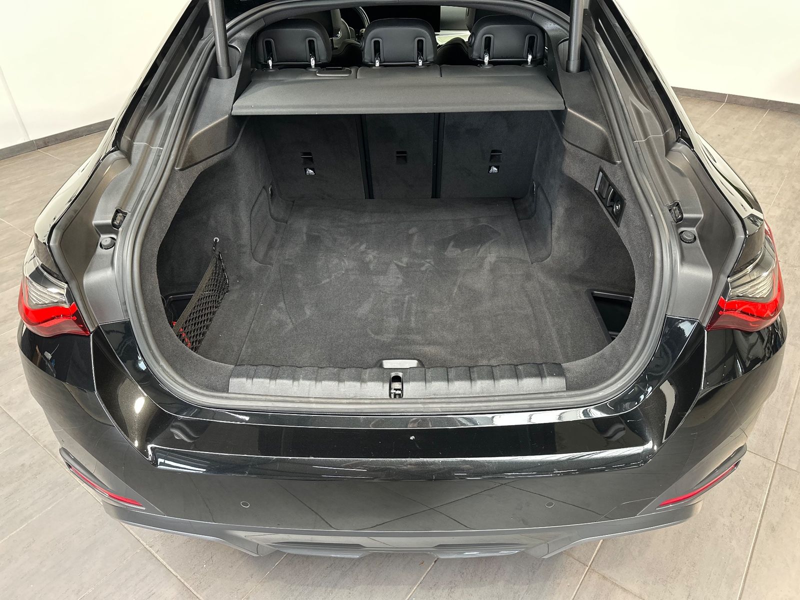Fahrzeugabbildung BMW i4 eDrive40 Gran Coupé M-Sport NAV+LED+PANO+AHK