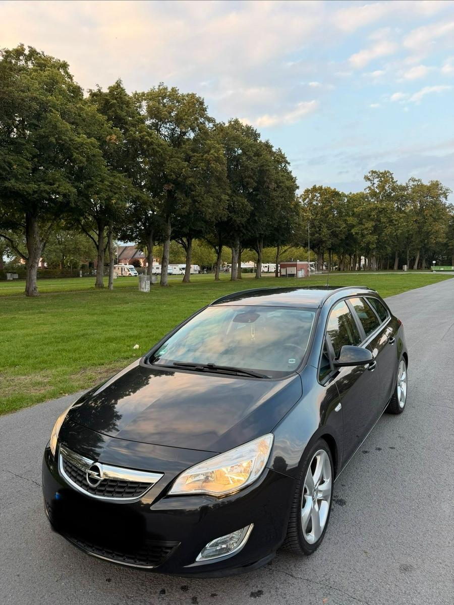Opel Astra 2012 — photo 11