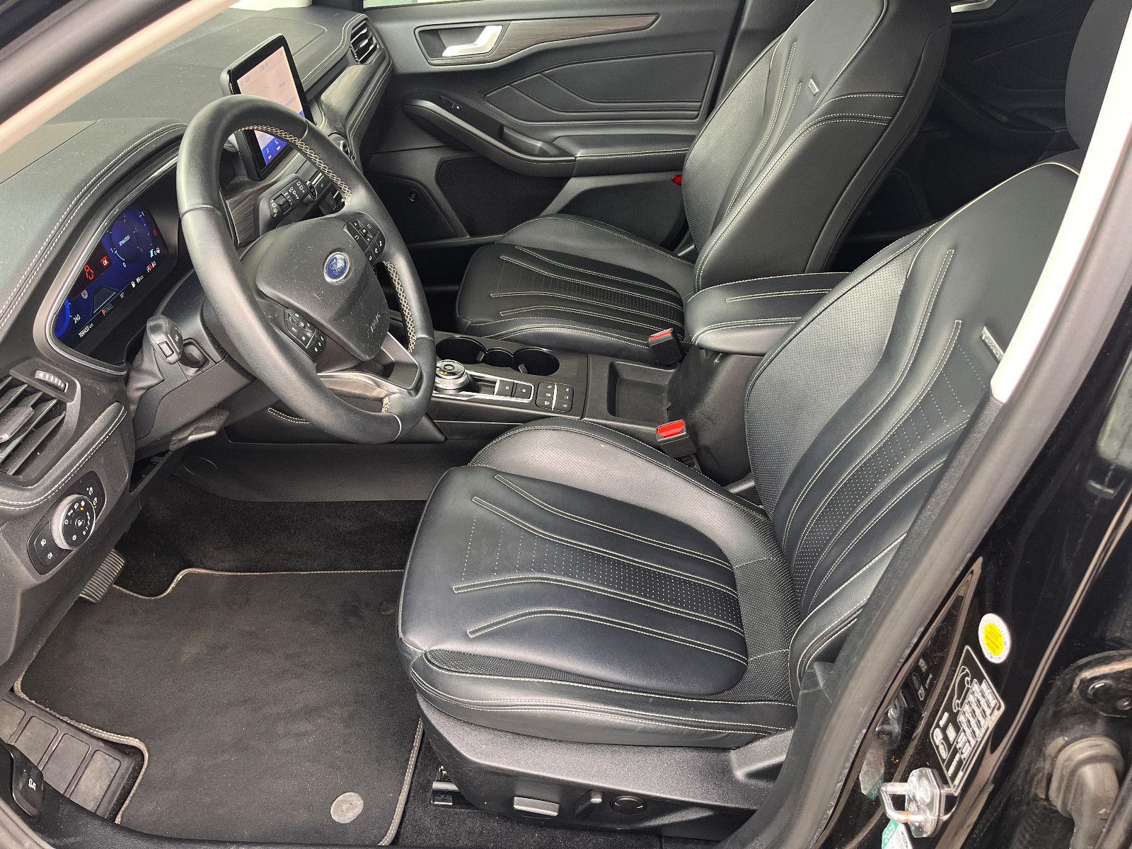 Fahrzeugabbildung Ford Focus Lim. Vignale