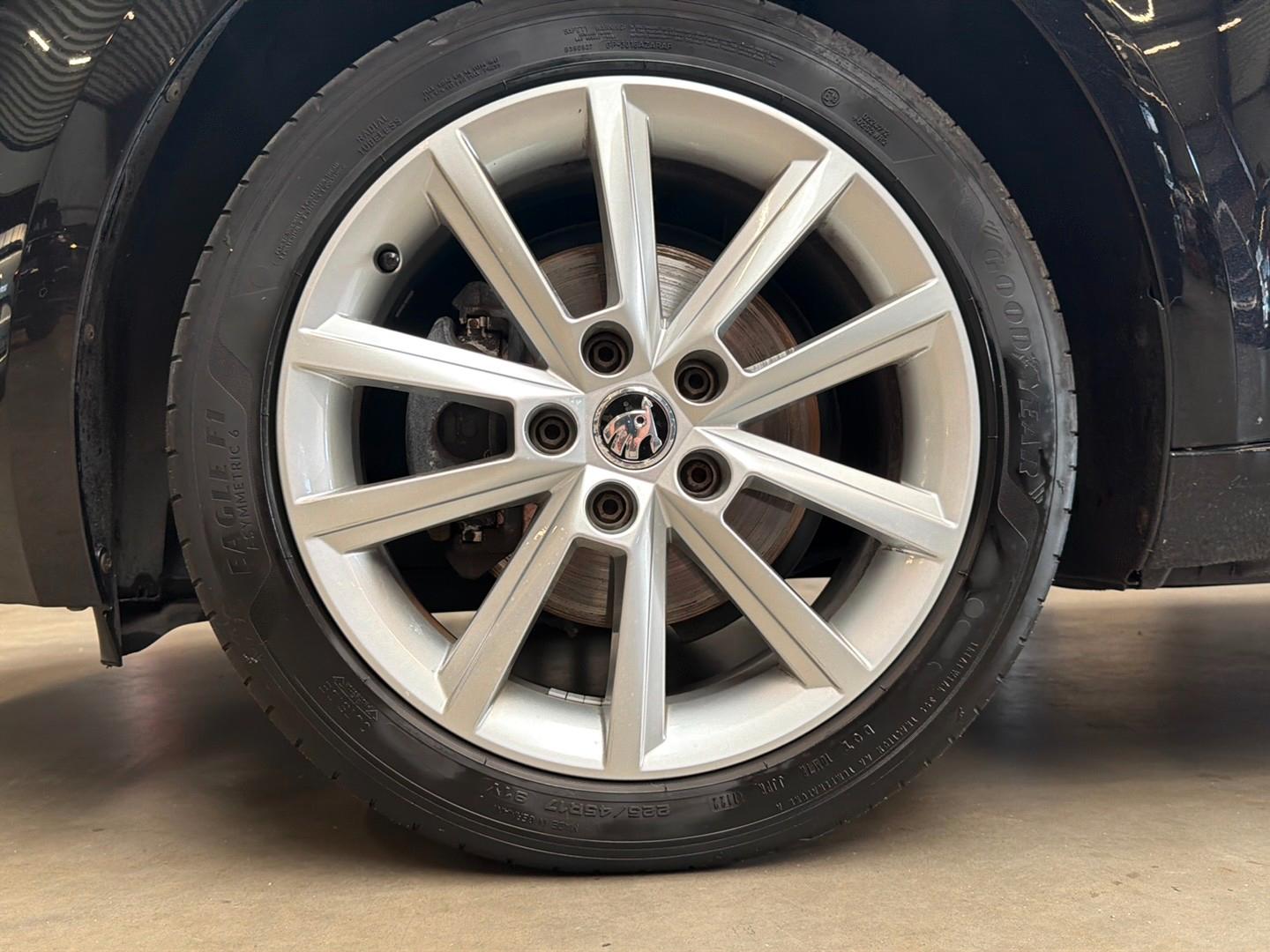 Skoda Octavia/Temp/PDC/ErsteHand/2-Zonen/SHZ/Kurvlicht